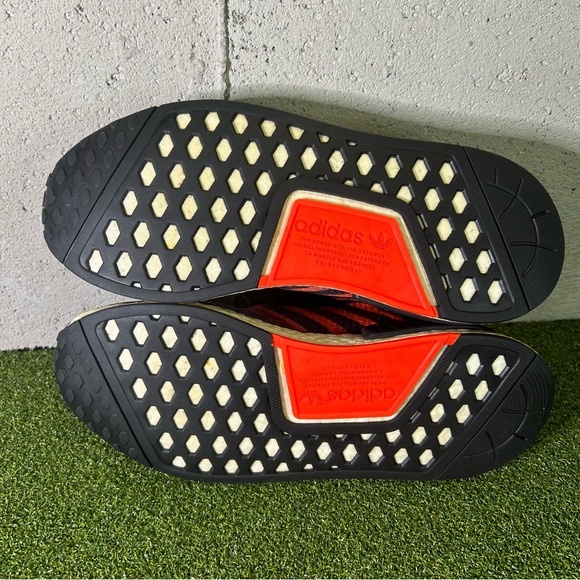 Adidas Boost NMD R1 J Core G27951 Lace Up Sneakers Shoes Men’s 6.5 Women’s 7.5 - Picture 6 of 8